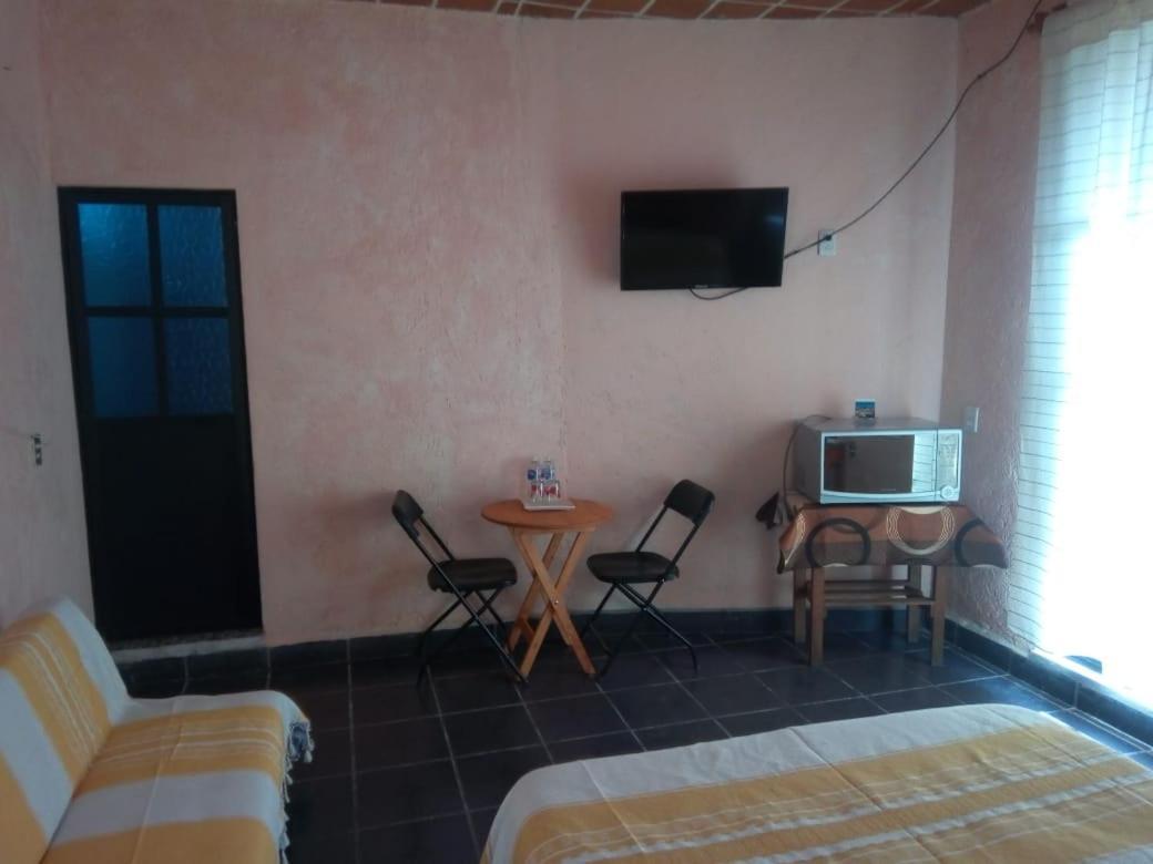 Hospedaje Casa Cortes - Recamaras De Descanso, Tepoztlan Mor - No Contamos Con Estacionamiento Екстер'єр фото