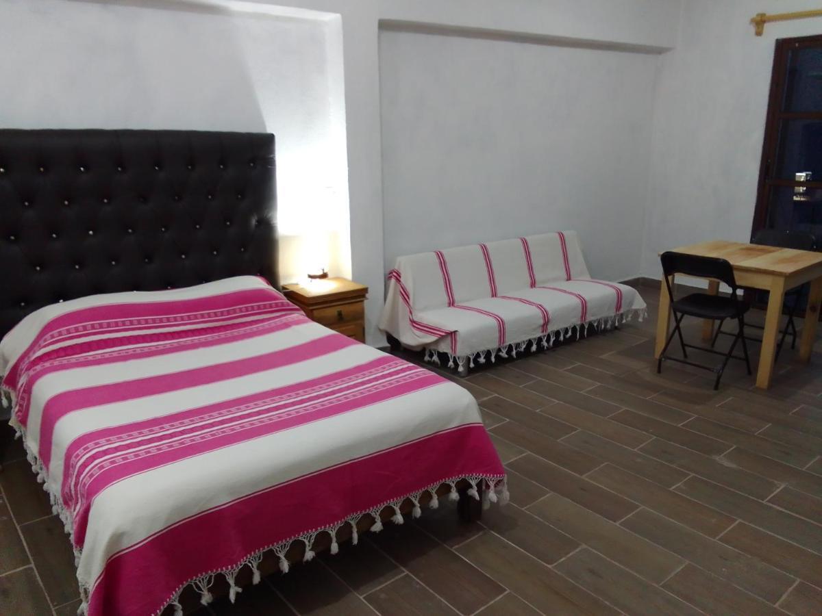 Hospedaje Casa Cortes - Recamaras De Descanso, Tepoztlan Mor - No Contamos Con Estacionamiento Екстер'єр фото